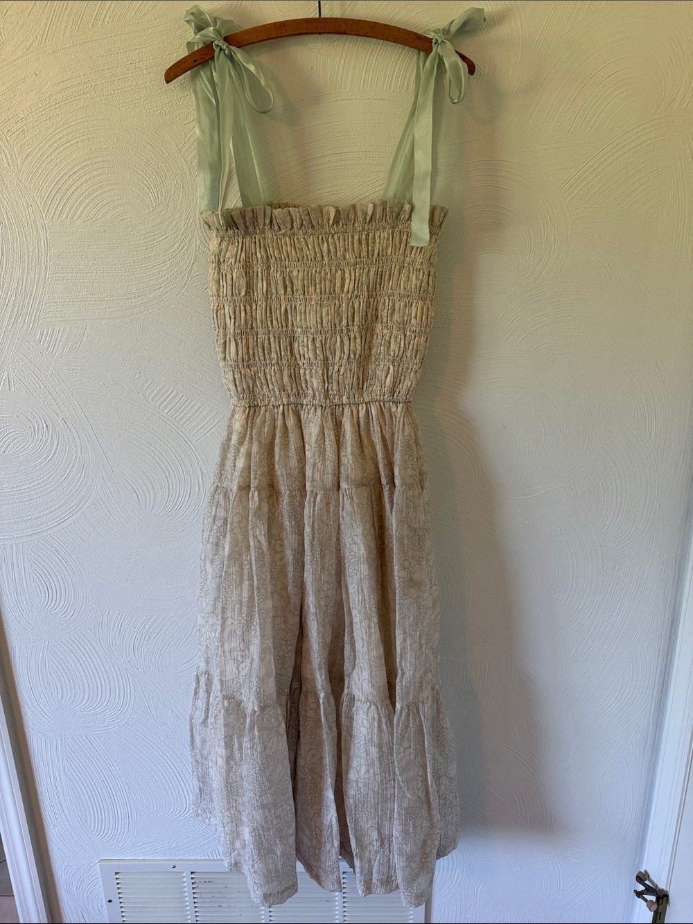 En Saison NWT Geraldine Smoked Tie Strap Maxi Dress.  Size Large.